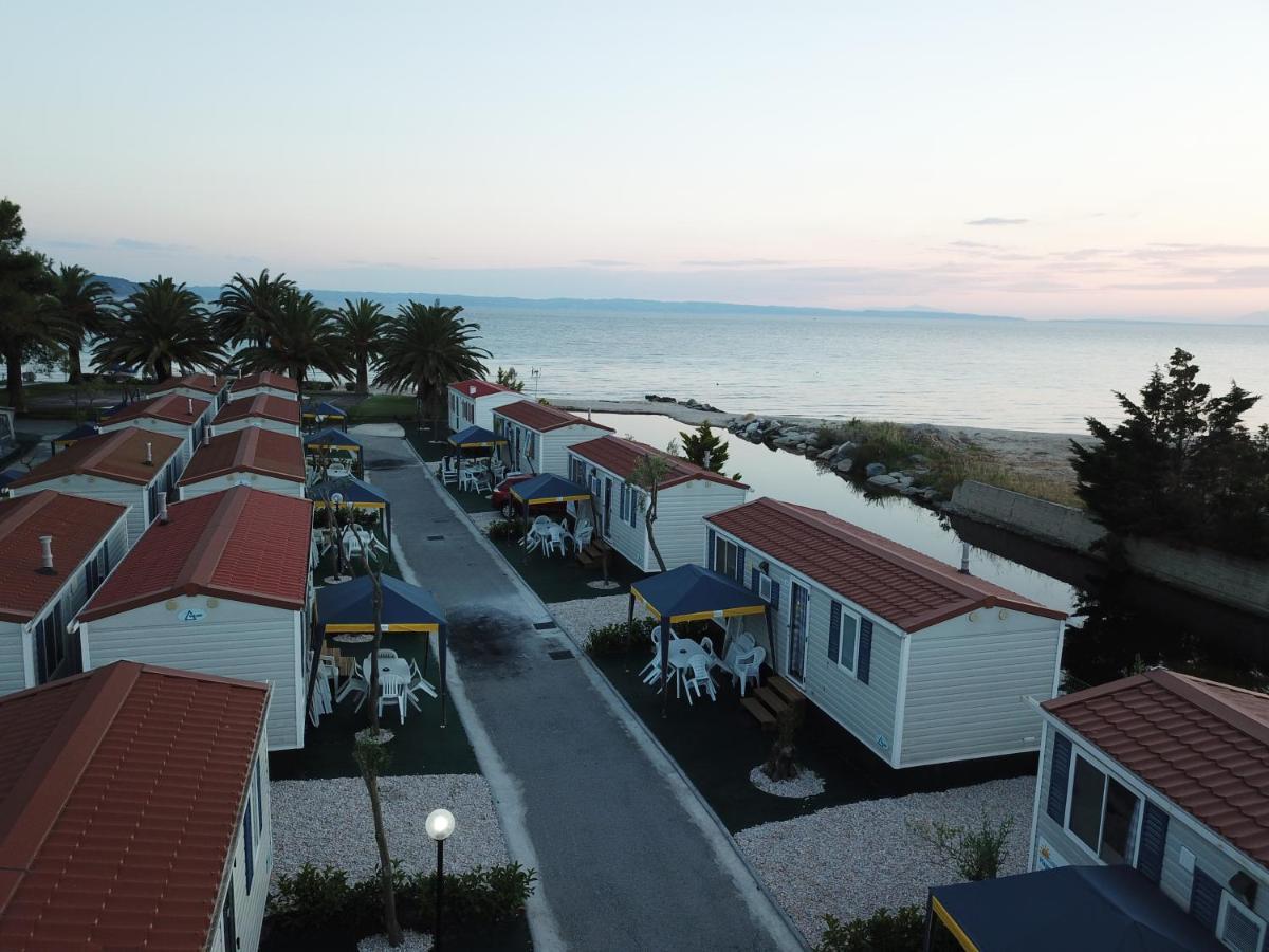 Happy Camp Mobile Homes In Castello Camping & Summer Resort Неос-Мармарас Экстерьер фото